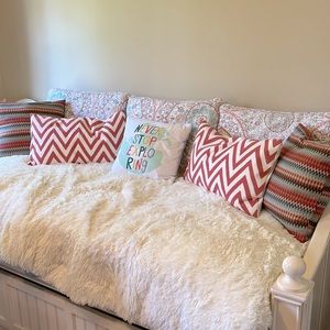 Entire set of pillows for daybed. $10 per pillow. Discounts for bundling.